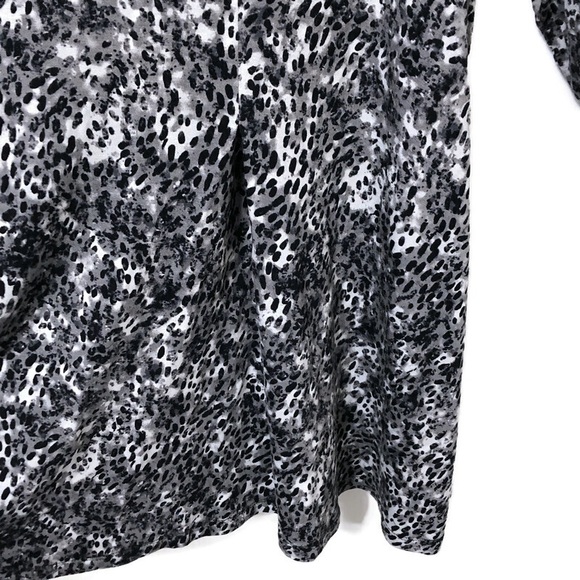 In Every Story | Black & Gray Print Top with Pleats | 1X - Picture 9 of 16